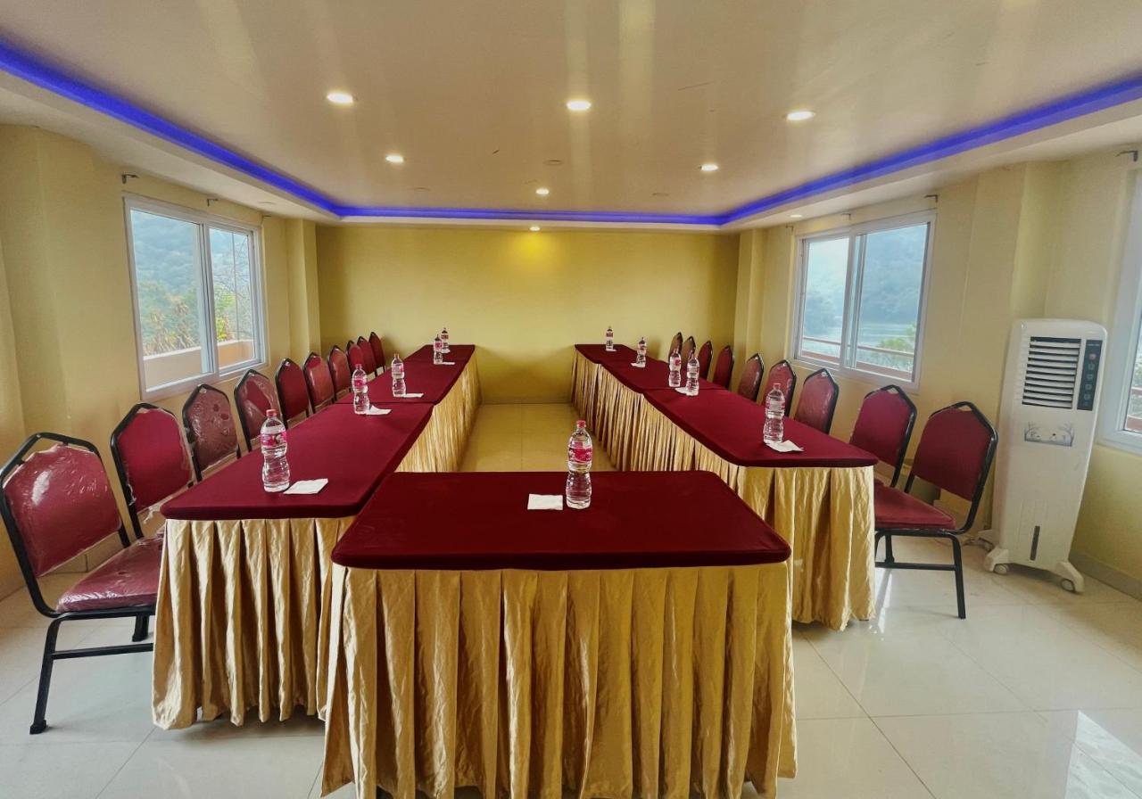 Hotel Lake Shore Pokhara Luaran gambar