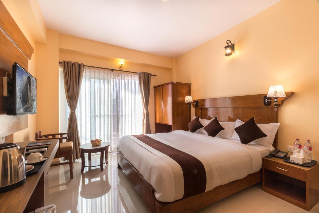 Hotel Lake Shore Pokhara Luaran gambar
