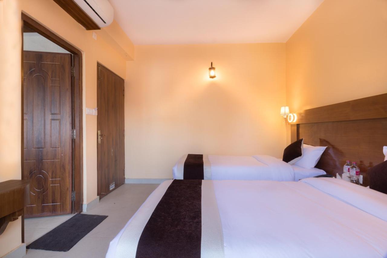 Hotel Lake Shore Pokhara Luaran gambar