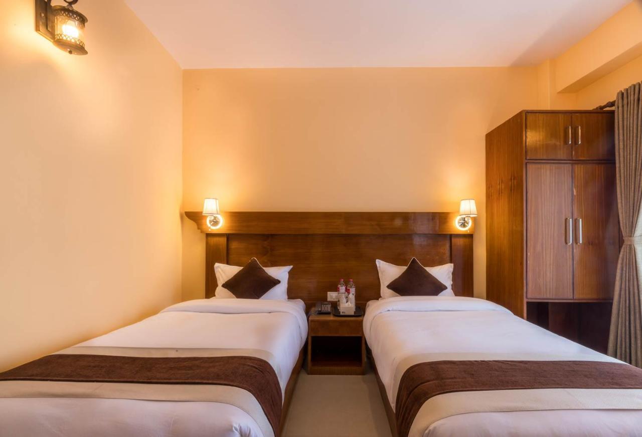 Hotel Lake Shore Pokhara Luaran gambar