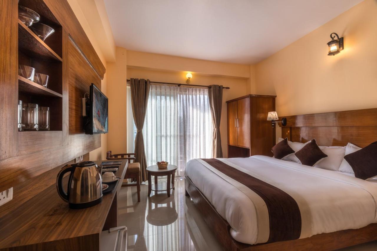 Hotel Lake Shore Pokhara Luaran gambar