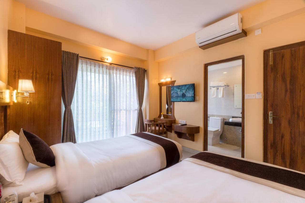 Hotel Lake Shore Pokhara Luaran gambar