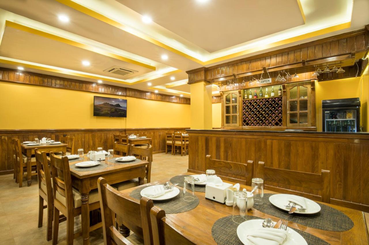 Hotel Lake Shore Pokhara Luaran gambar