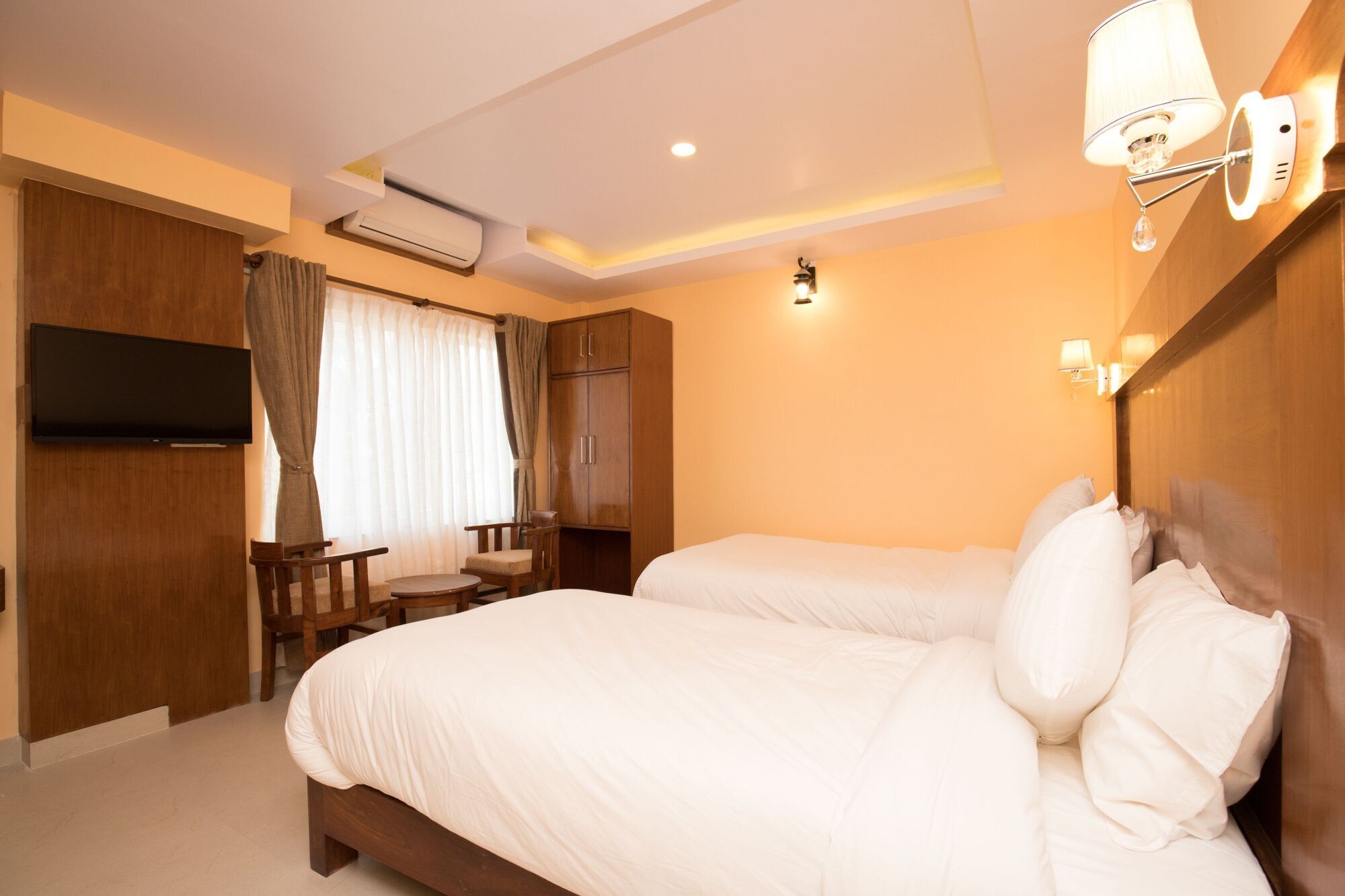 Hotel Lake Shore Pokhara Luaran gambar