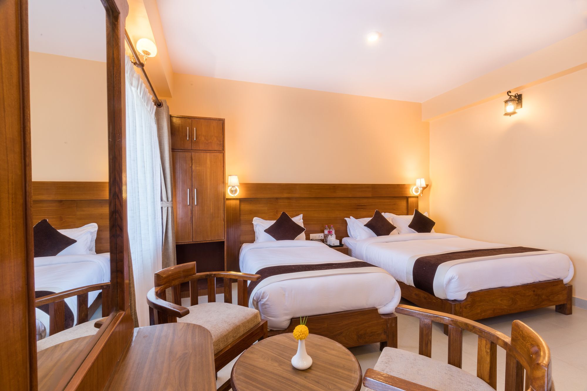 Hotel Lake Shore Pokhara Luaran gambar