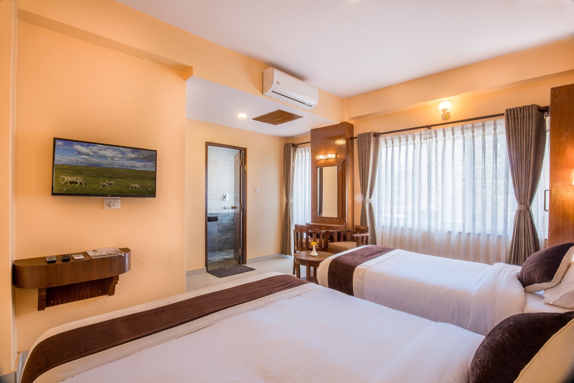 Hotel Lake Shore Pokhara Luaran gambar